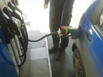 Isărescu: Se va scumpi benzina